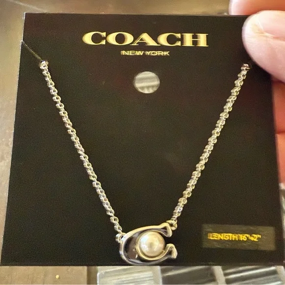-RESERVED-
COACH BUNDLE
Signature Pearl Huggie Earrings & Pearl Pendant Necklace - Picture 4 of 5